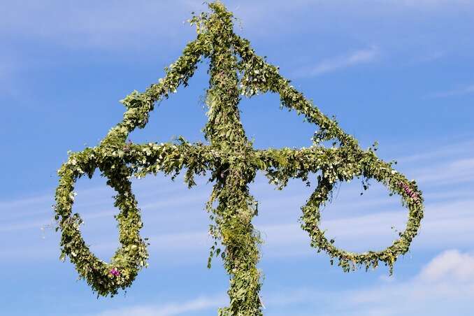 D&auml;ckavisen &ouml;nskar en riktigt h&auml;rlig midsommar!