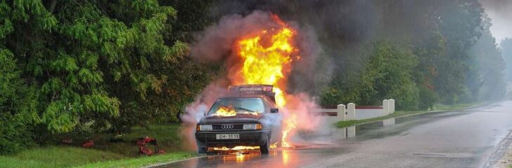 släcka elbilsbrand