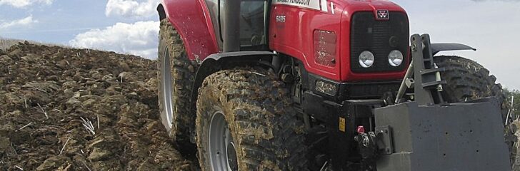 Traktor med Nokian lantbruksdäck