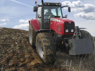 Traktor med Nokian lantbruksdäck