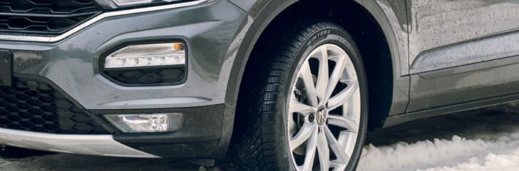 pirelli vinterdäck på snöig väg