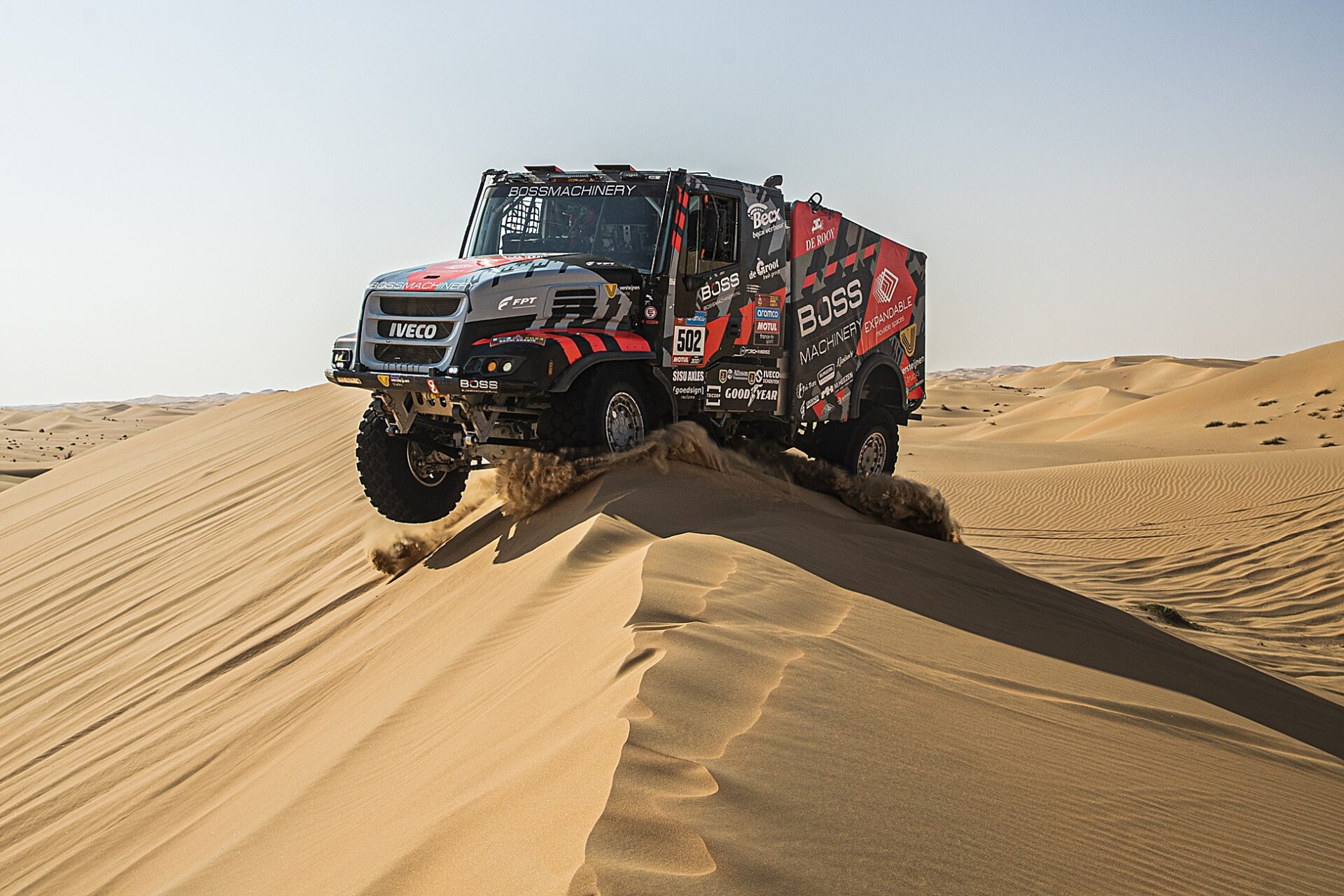 De stöttar vinnarna av Dakar Rallyt