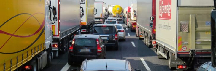 trafik med lastbilar