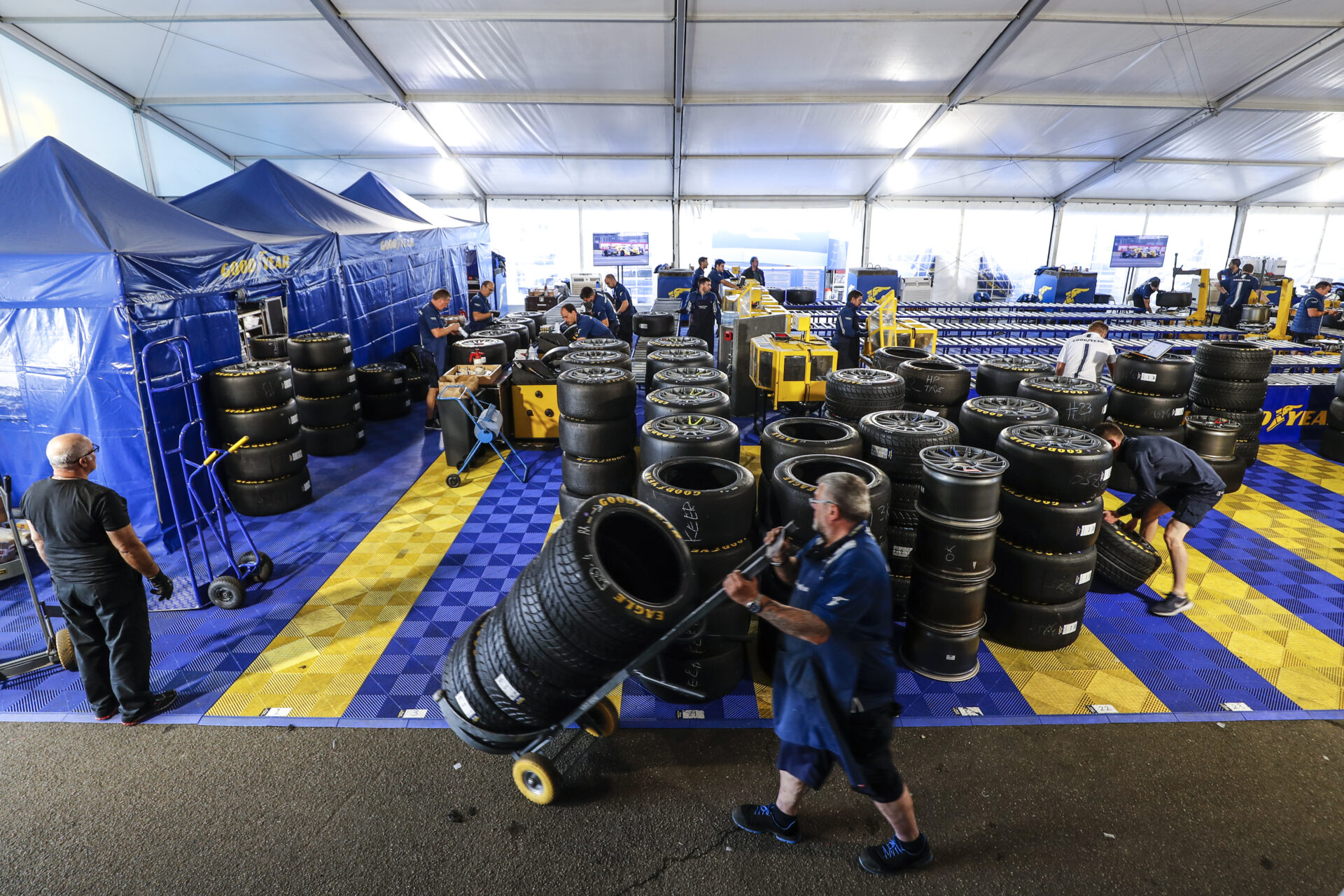 Le Mans: Logistiken bakom Goodyears däckleveranser