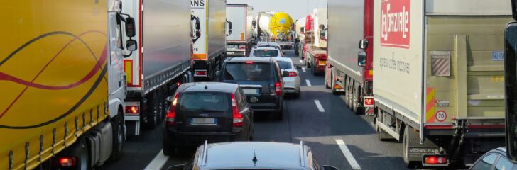 lastbilar i trafik