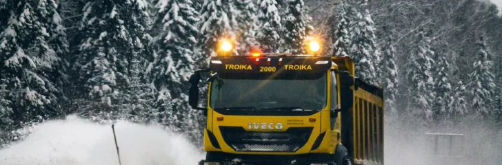 Dåliga lastbilsdäck på E22