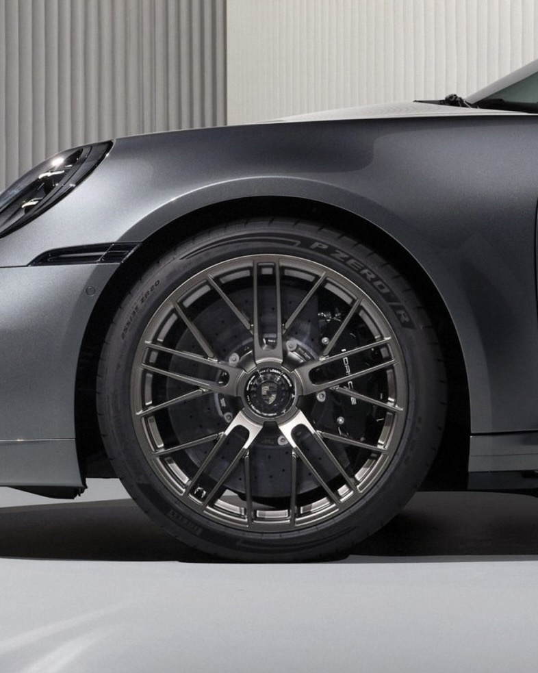Pirelli däck på porsche
