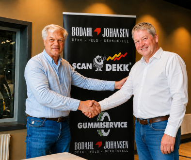 Erik Bodahl-Johansen and Matthias Leppert signing