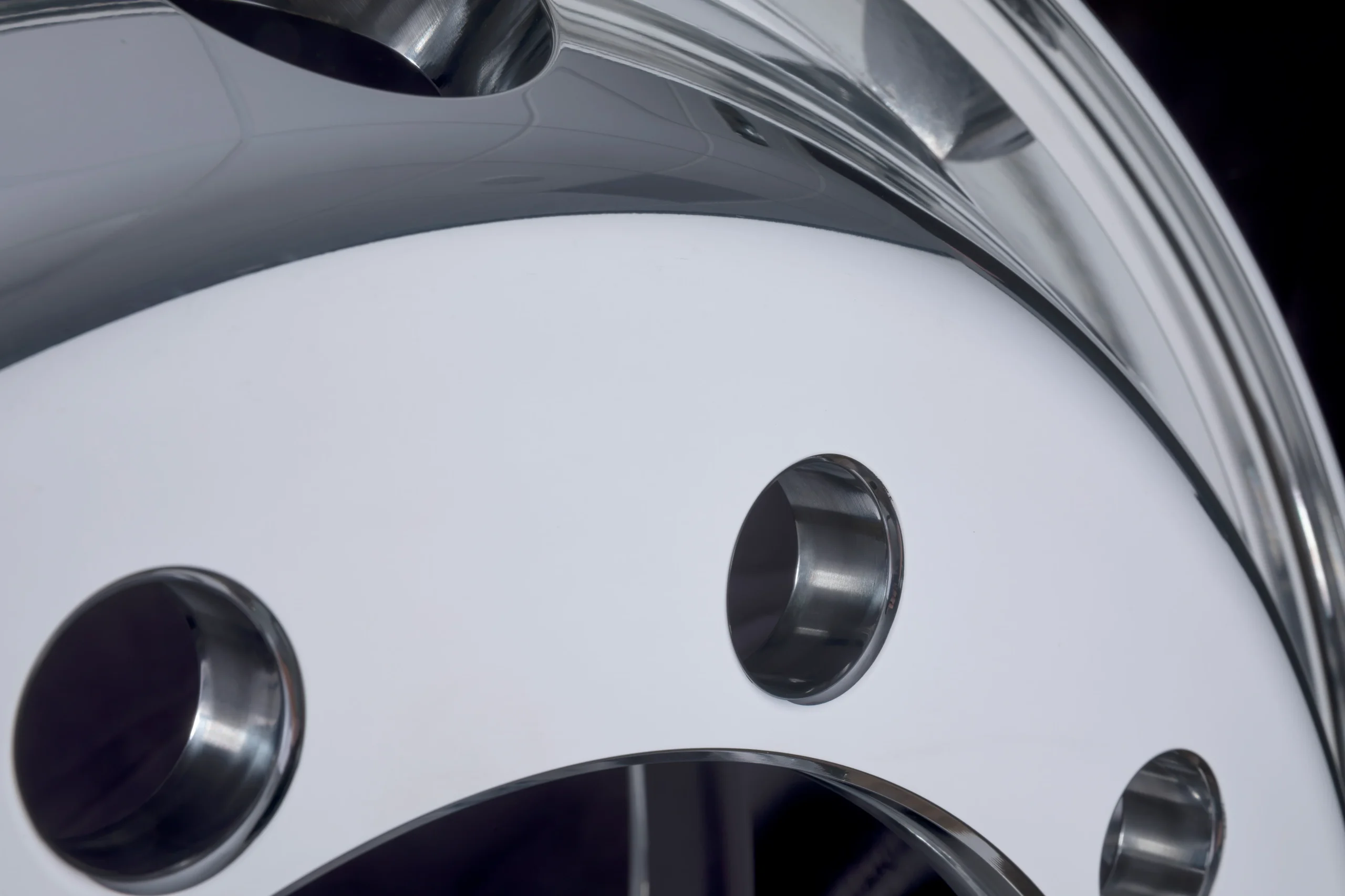 CVA_2539701110_22.5x9.00_POLISHED_ATA_Close-Up_01_HR