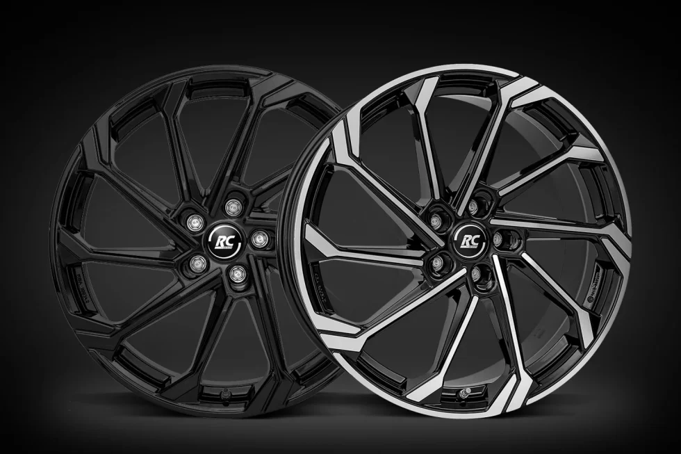 Brock RC36 Shiny Black - Black Full Polish 1 WEB_0